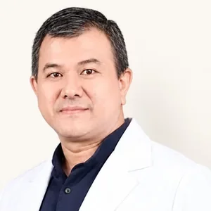 น.อ.นพ.เถลิงเกียรติ แจ่มอุลิตรัตน์ แพทย์รังสีร่วมรักษาโรคหลอดเลือด KIN ภาพ น.อ.นพ.เถลิงเกียรติ แจ่มอุลิตรัตน์ แพทย์รังสีร่วมรักษาโรคหลอดเลือด ดูแล EECP ศูนย์ฟื้นฟูคิน KIN สุขุมวิท 107